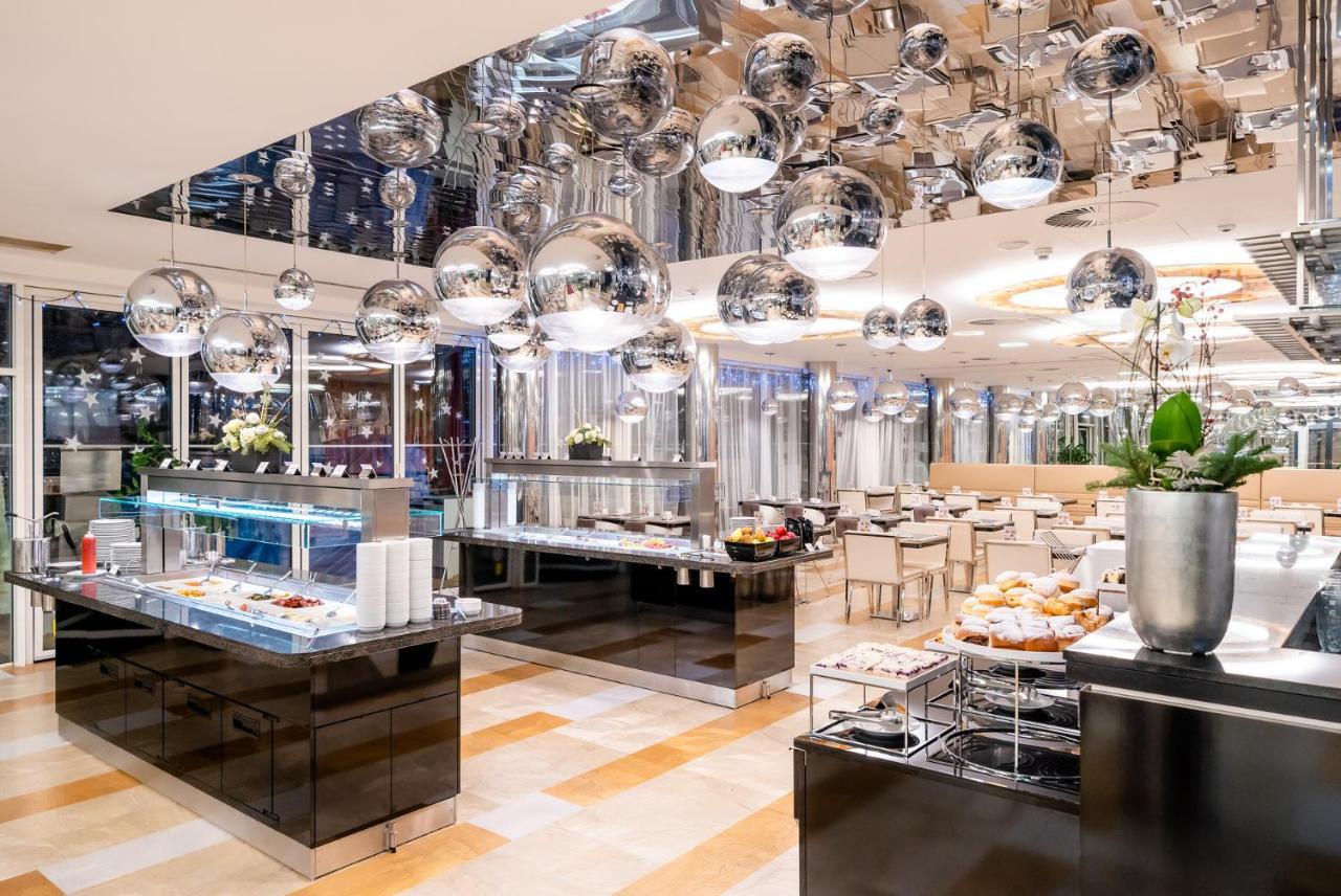 Grandium Hotel Prag Eksteriør billede The hotel's breakfast buffet